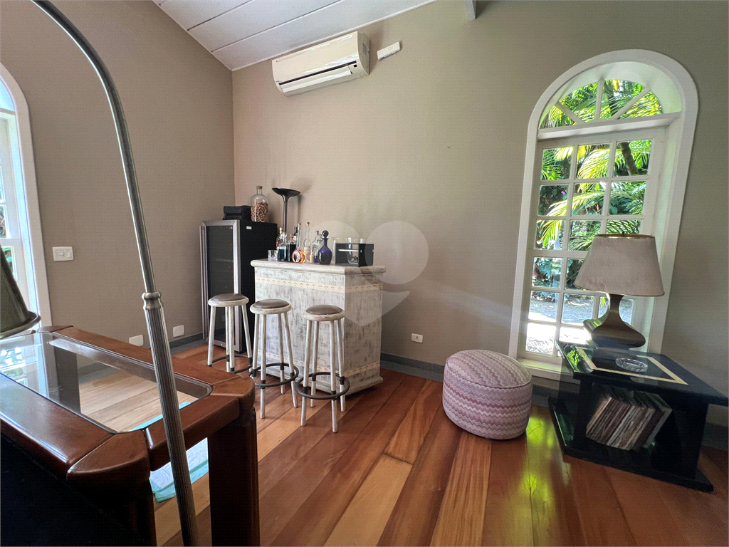 Casa com terreno de 3.160m² a´rea construi´da de 790m² no centro da Granja Viana
