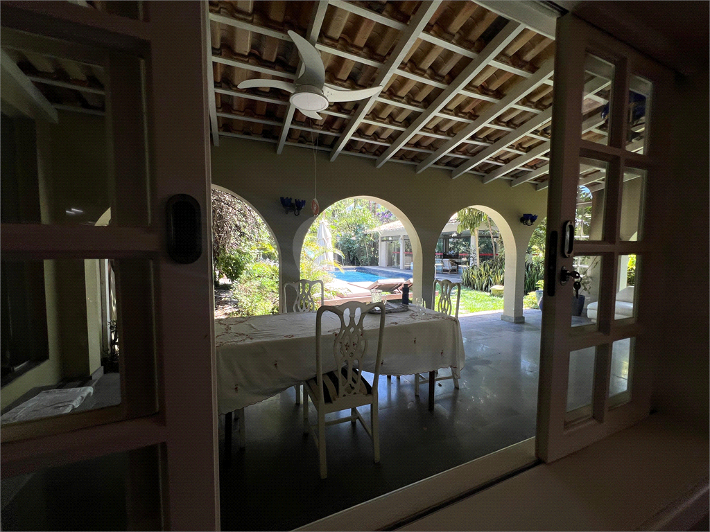 Casa com terreno de 3.160m² a´rea construi´da de 790m² no centro da Granja Viana