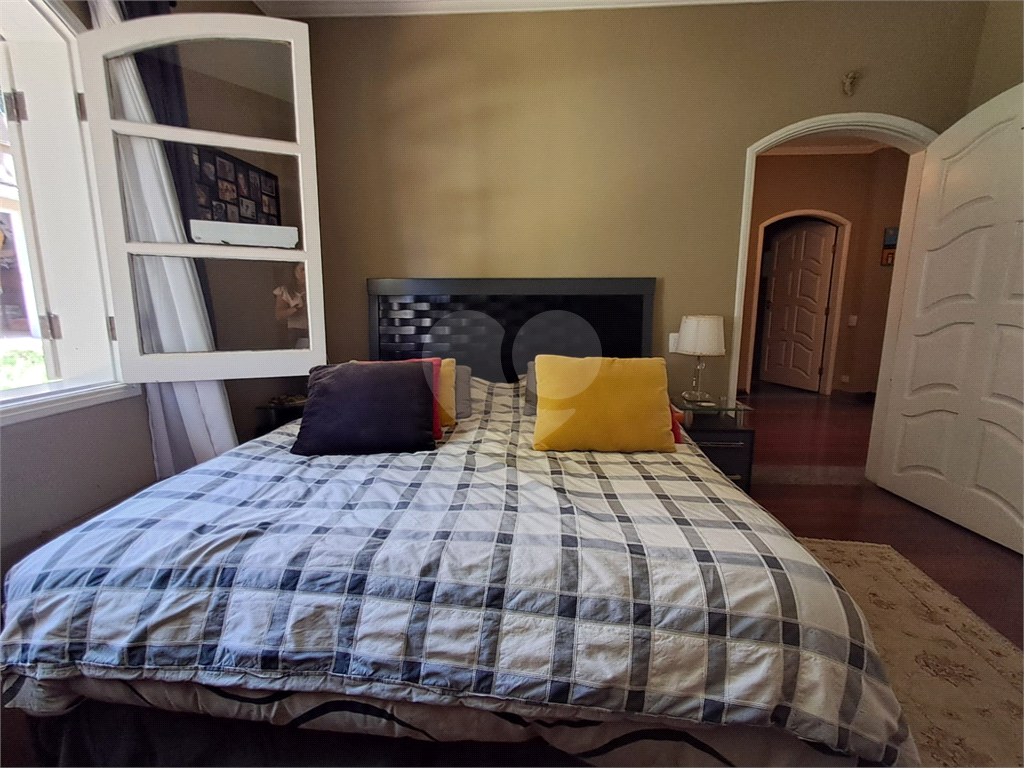 Casa com terreno de 3.160m² a´rea construi´da de 790m² no centro da Granja Viana