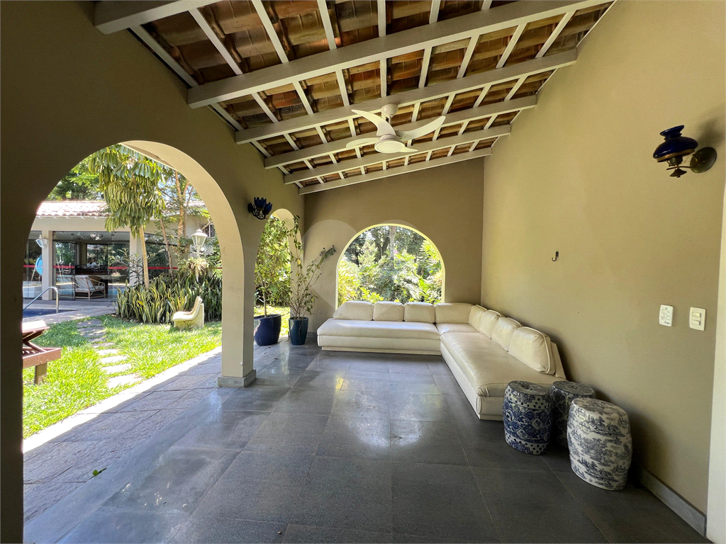 Casa com terreno de 3.160m² a´rea construi´da de 790m² no centro da Granja Viana