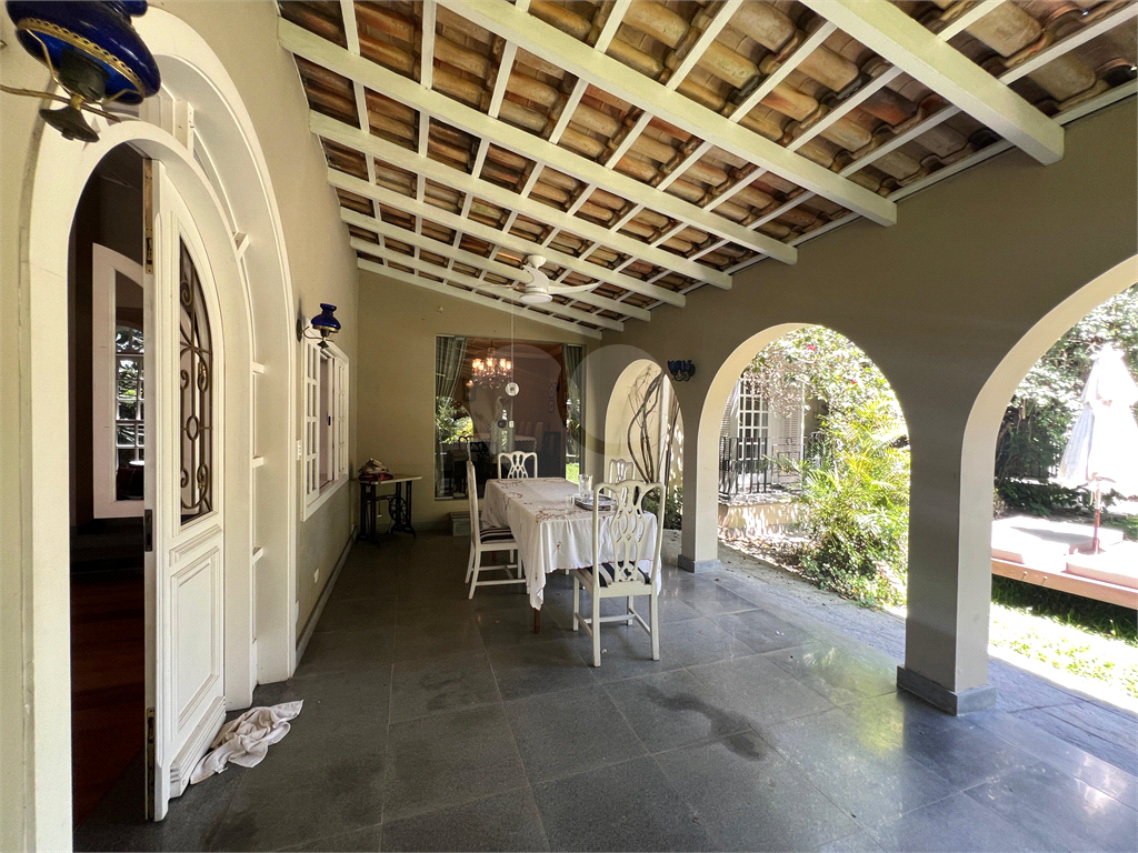 Casa com terreno de 3.160m² a´rea construi´da de 790m² no centro da Granja Viana