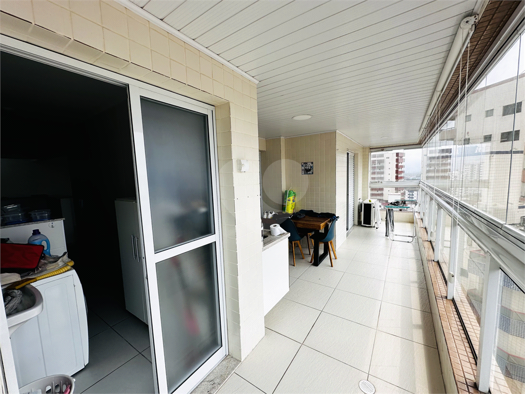 Apartamento de 83m² com 2 Dormitórios (1 Suíte) na Praia Grande
