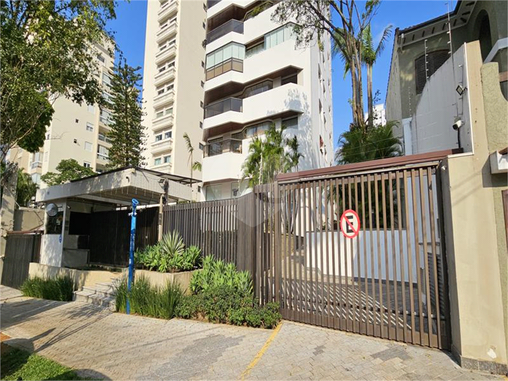 Apartamento à Venda na Aclimação com 250 m2