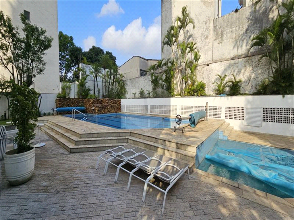 Apartamento à Venda na Aclimação com 250 m2