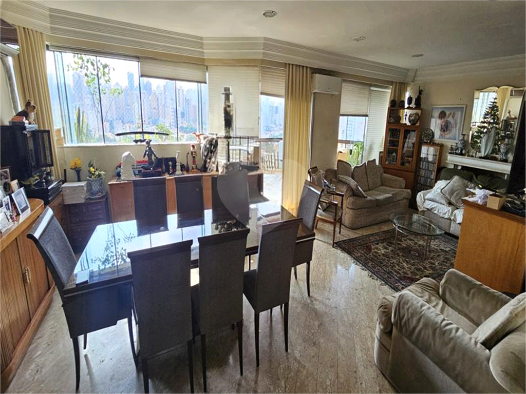 Apartamento à Venda na Aclimação com 250 m2