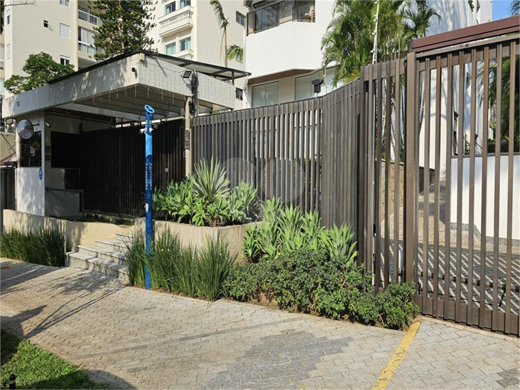 Apartamento à Venda na Aclimação com 250 m2