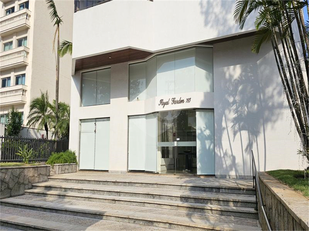 Apartamento à Venda na Aclimação com 250 m2