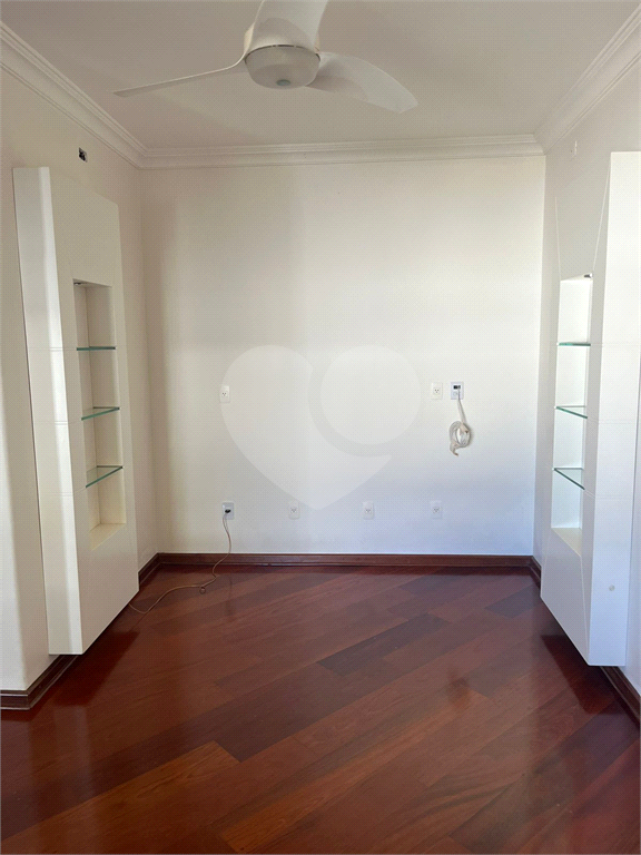 Casa de Condomínio para alugar com 3 quartos, 230m² - Foto 17