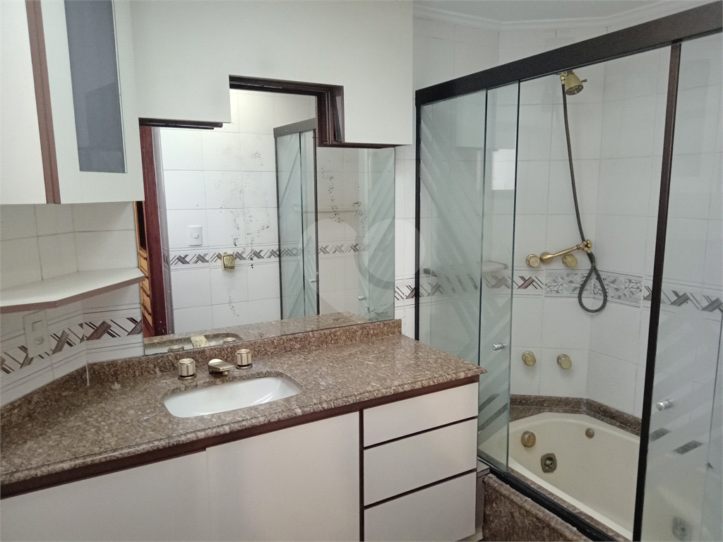 Aluga-se luxuoso Apartamento de 220m² em Andar Alto!