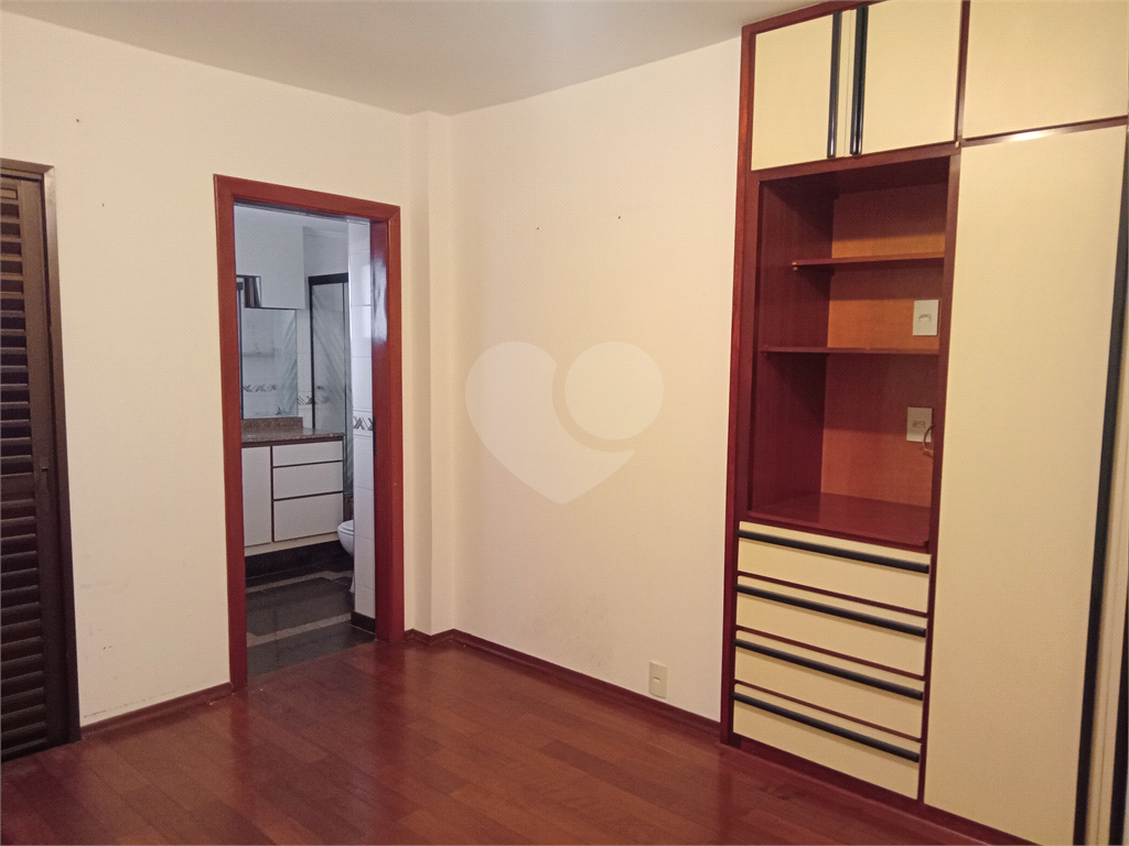 Aluga-se luxuoso Apartamento de 220m² em Andar Alto!