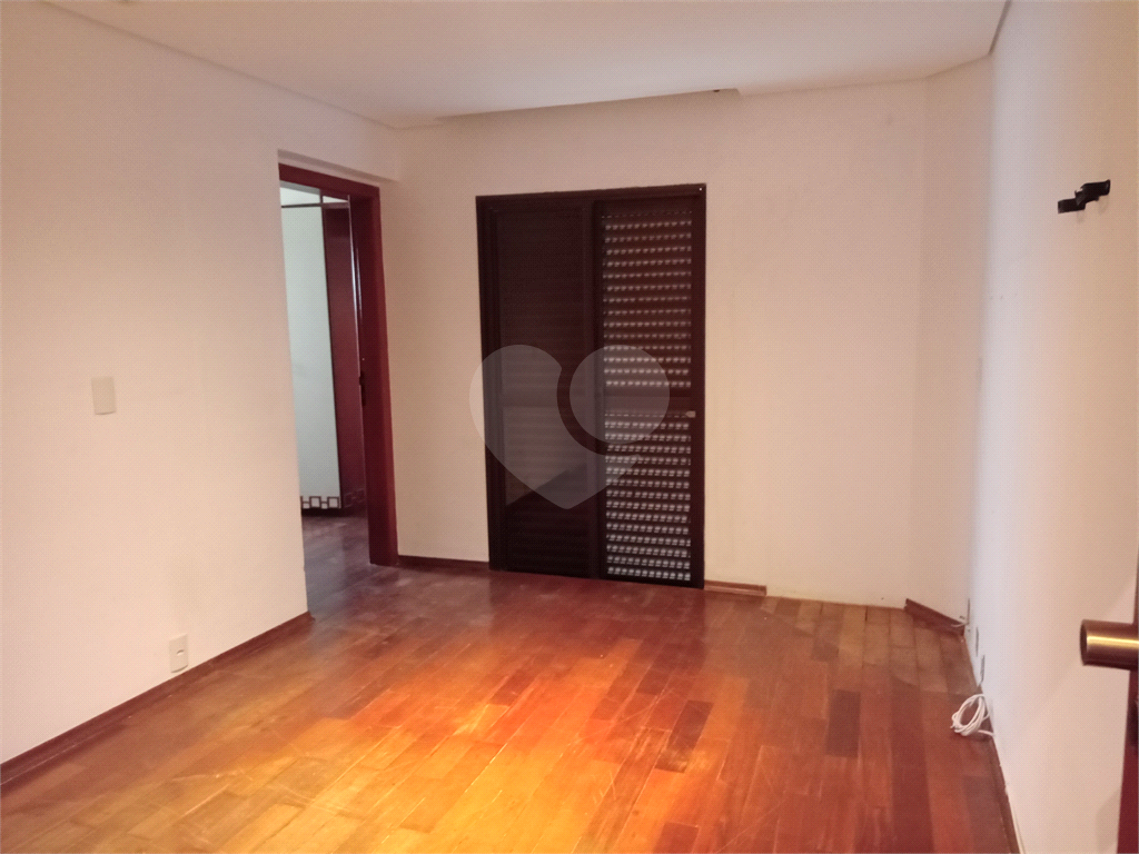 Aluga-se luxuoso Apartamento de 220m² em Andar Alto!