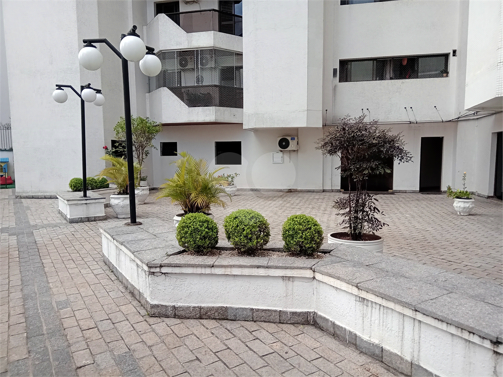 Aluga-se luxuoso Apartamento de 220m² em Andar Alto!