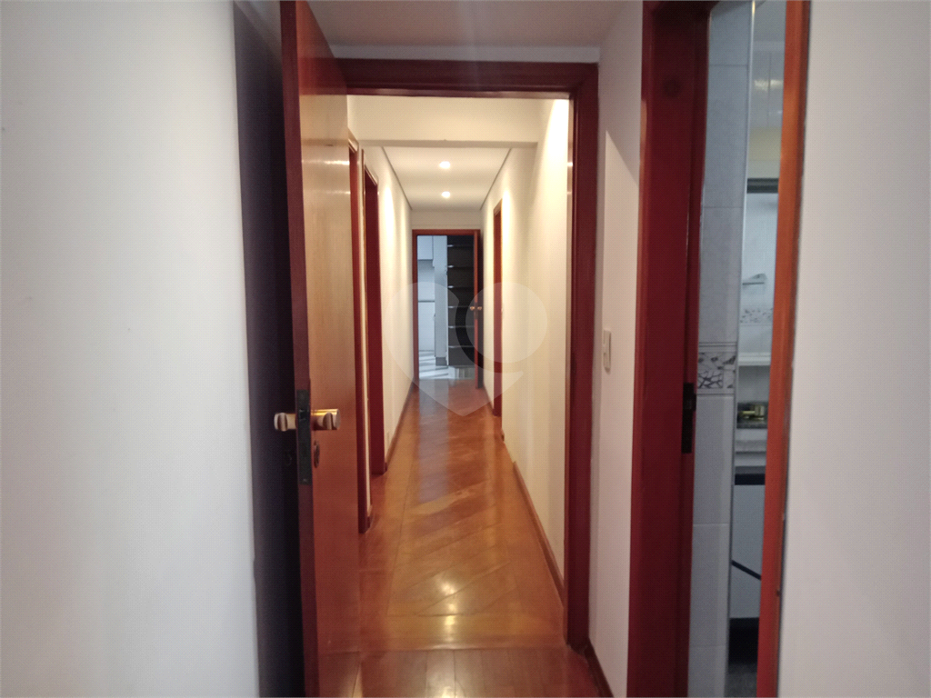Aluga-se luxuoso Apartamento de 220m² em Andar Alto!