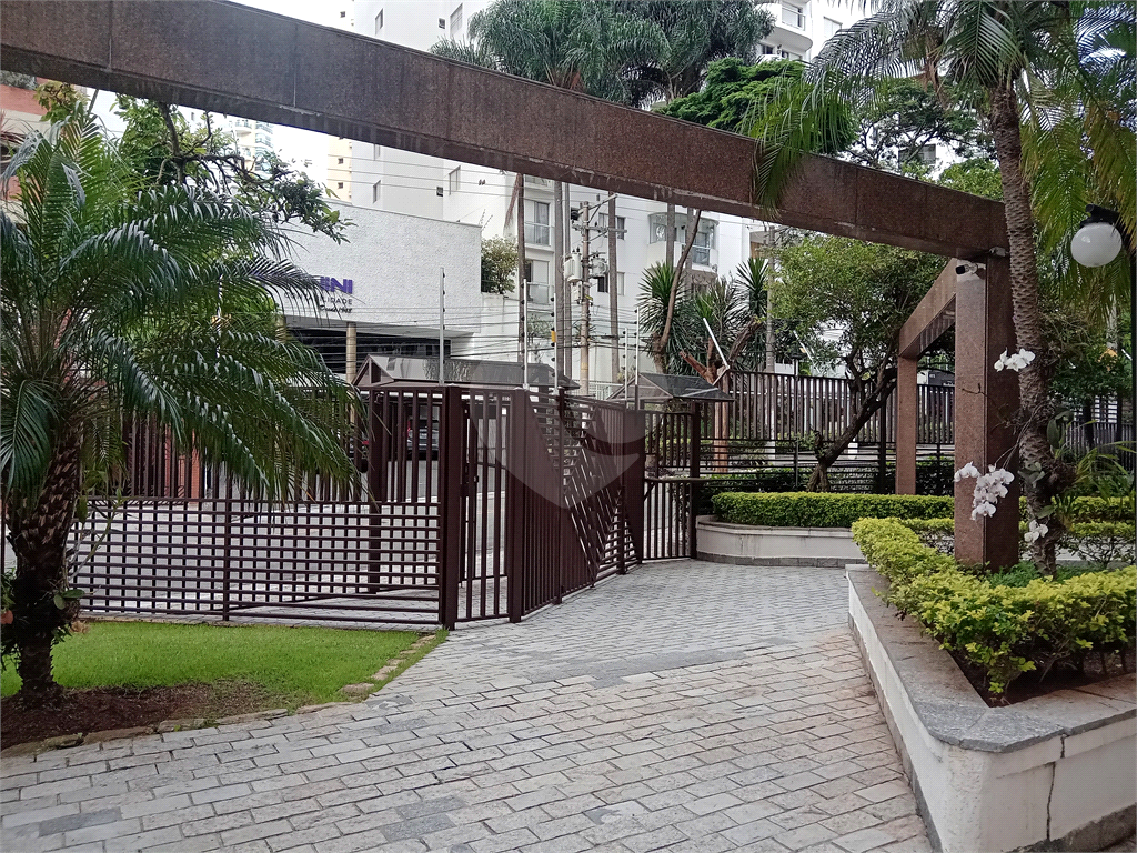 Aluga-se luxuoso Apartamento de 220m² em Andar Alto!