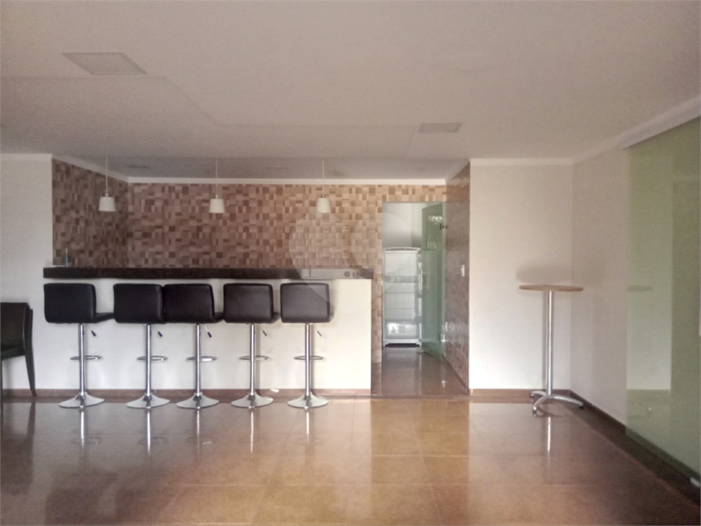 Aluga-se luxuoso Apartamento de 220m² em Andar Alto!