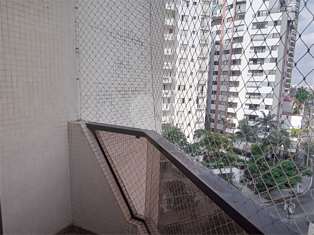 Aluga-se luxuoso Apartamento de 220m² em Andar Alto!
