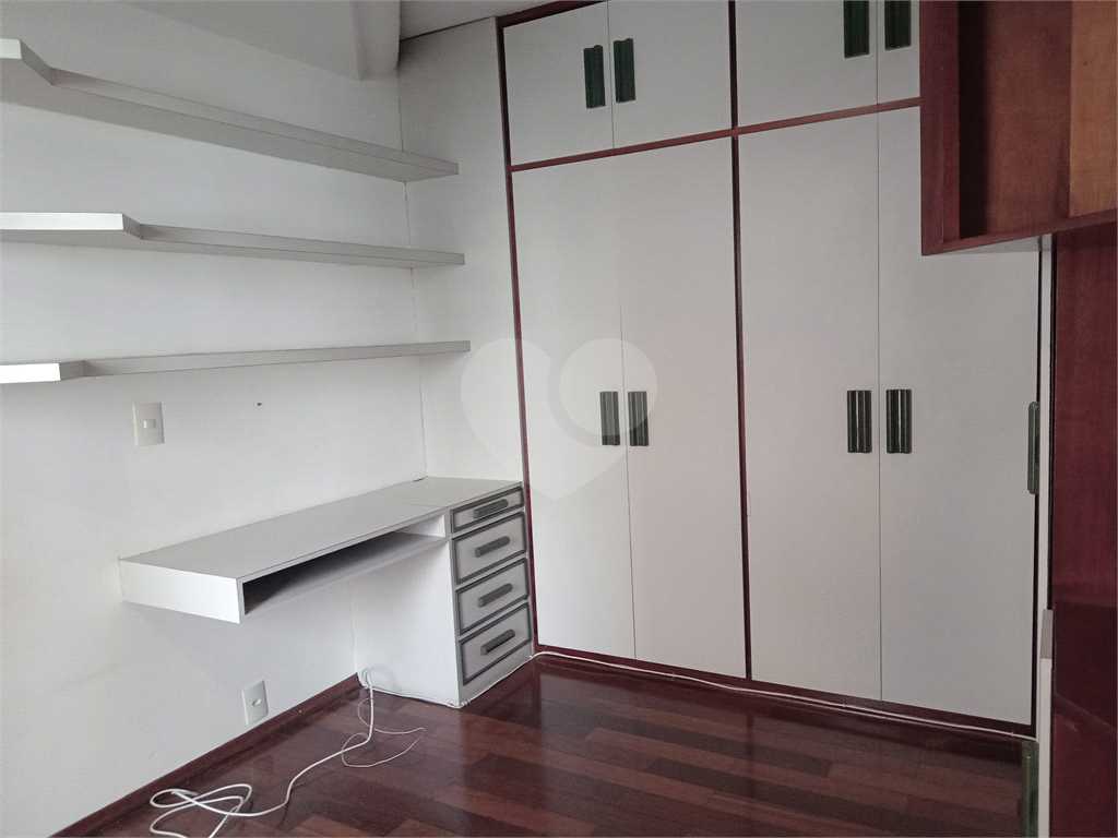 Aluga-se luxuoso Apartamento de 220m² em Andar Alto!