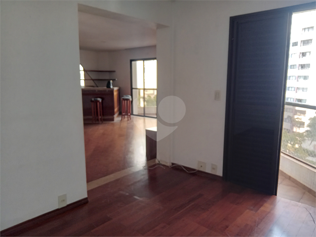 Aluga-se luxuoso Apartamento de 220m² em Andar Alto!