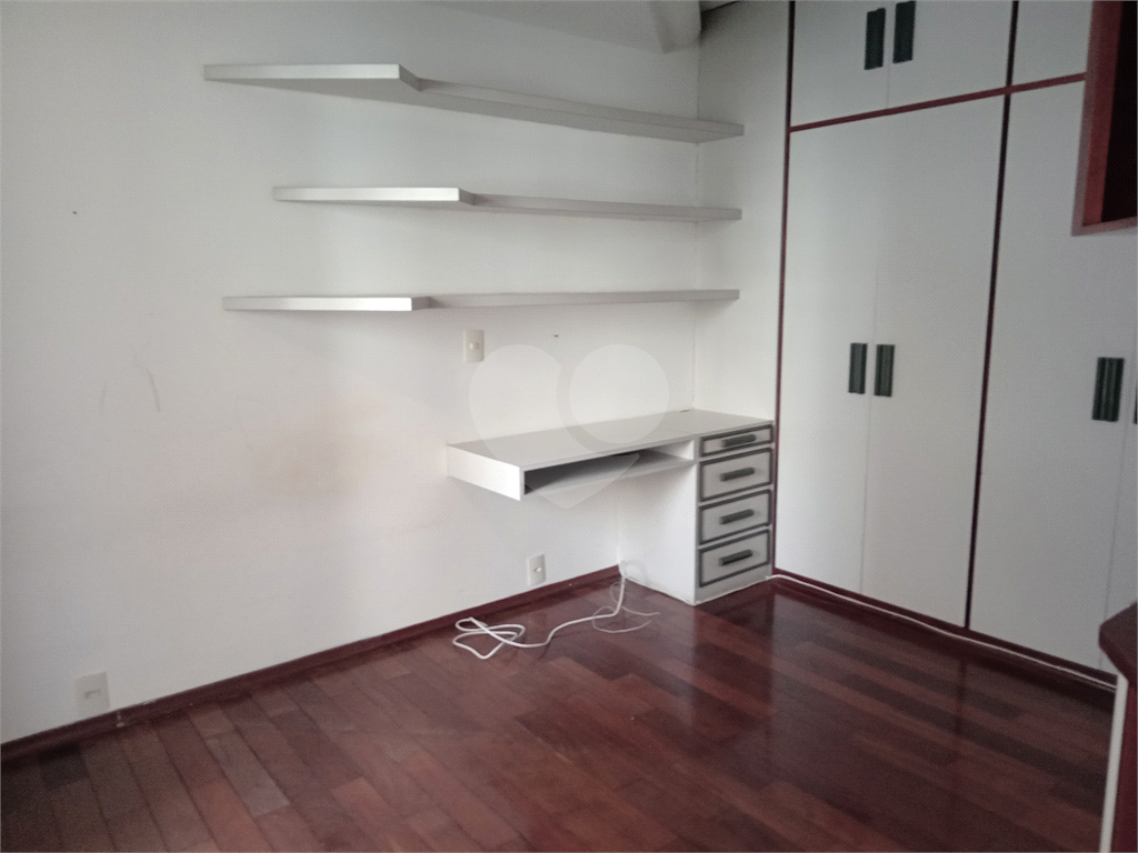 Aluga-se luxuoso Apartamento de 220m² em Andar Alto!