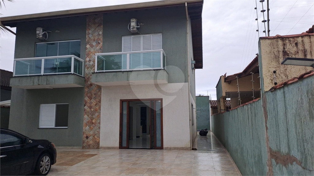 Sobrado à venda | 360 m² | 4 dormitórios | 1 vaga | Nova Peruíbe / SP !