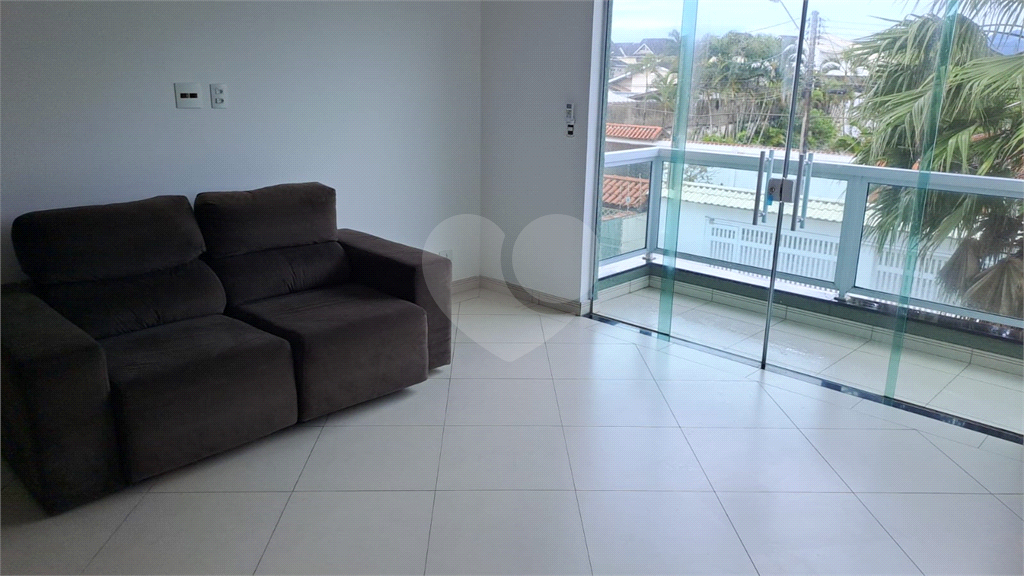 Sobrado à venda | 360 m² | 4 dormitórios | 1 vaga | Nova Peruíbe / SP !