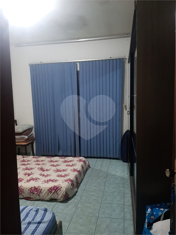 Vendo excelente sobrado de 4 lajes com 4 casas para residencia ou investimento