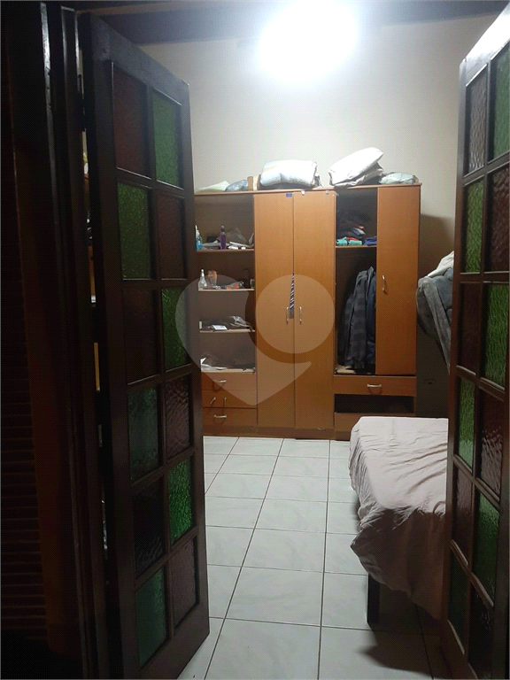 Vendo excelente sobrado de 4 lajes com 4 casas para residencia ou investimento