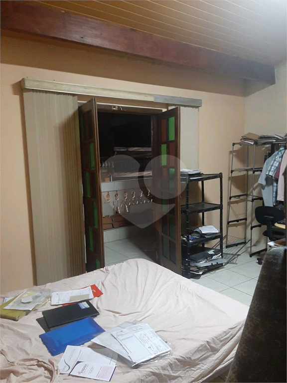 Vendo excelente sobrado de 4 lajes com 4 casas para residencia ou investimento