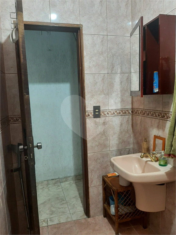 Vendo excelente sobrado de 4 lajes com 4 casas para residencia ou investimento