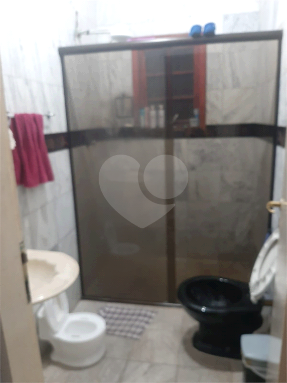 Vendo excelente sobrado de 4 lajes com 4 casas para residencia ou investimento