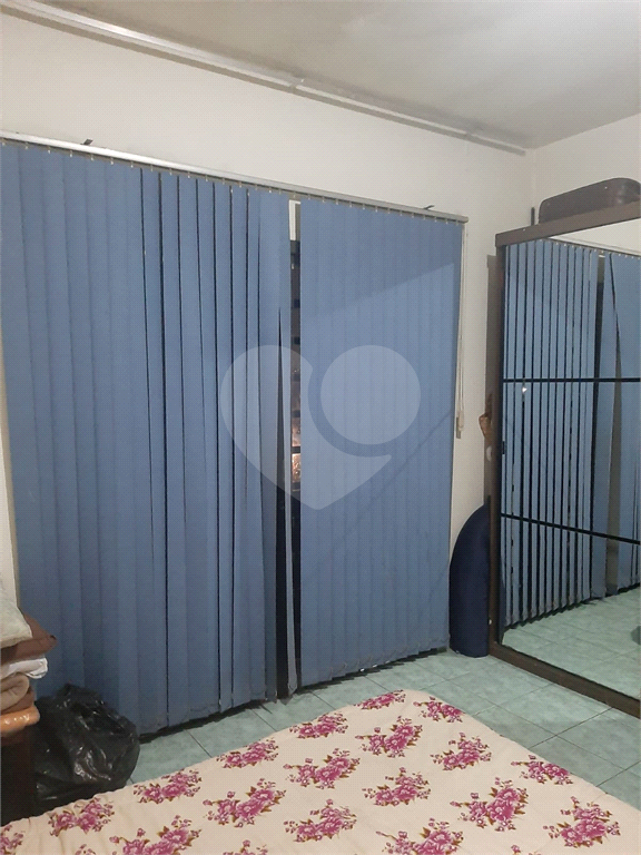 Vendo excelente sobrado de 4 lajes com 4 casas para residencia ou investimento