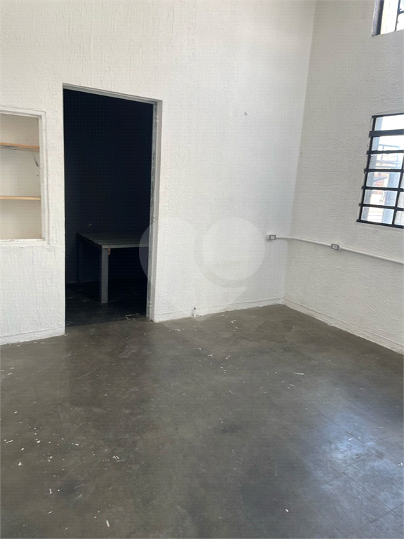 Galpão comercial V. Guilherme (1.805 m² área útil e 22,6 metros testada por 100 metros fundo.
