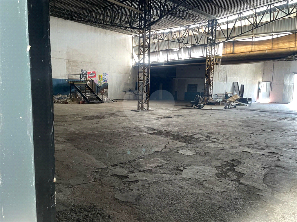 Galpão comercial V. Guilherme (1.805 m² área útil e 22,6 metros testada por 100 metros fundo.