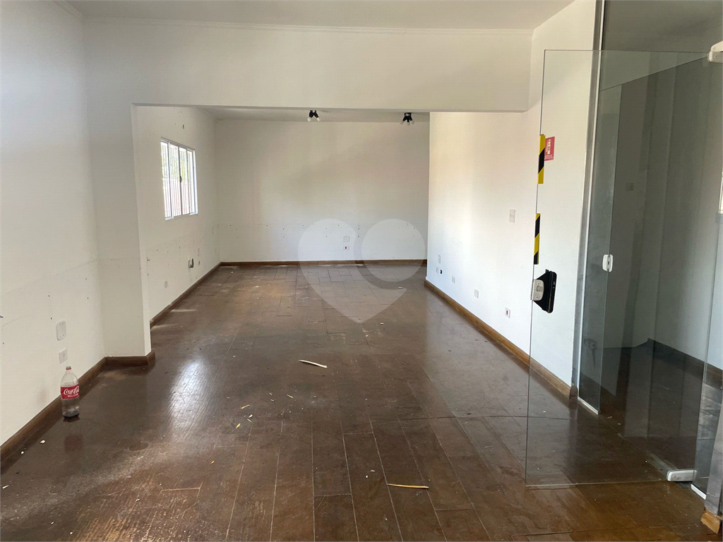 Galpão comercial V. Guilherme (1.805 m² área útil e 22,6 metros testada por 100 metros fundo.