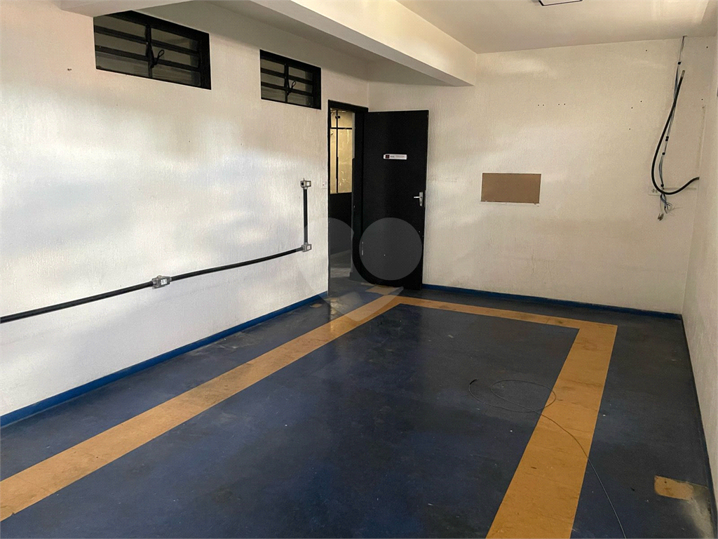 Galpão comercial V. Guilherme (1.805 m² área útil e 22,6 metros testada por 100 metros fundo.