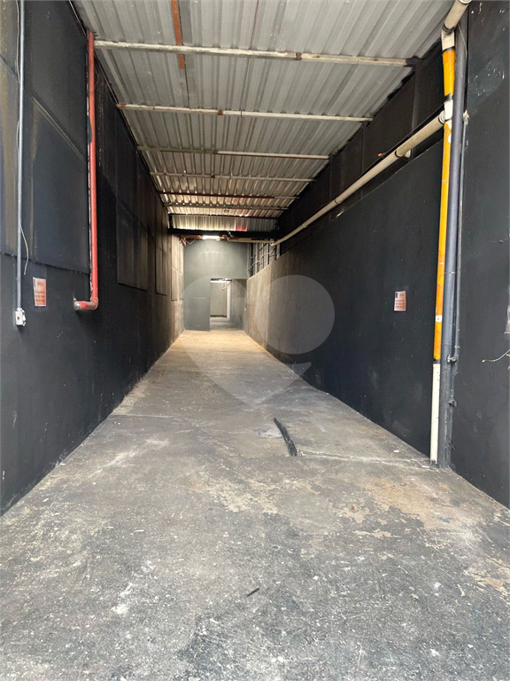 Galpão comercial V. Guilherme (1.805 m² área útil e 22,6 metros testada por 100 metros fundo.