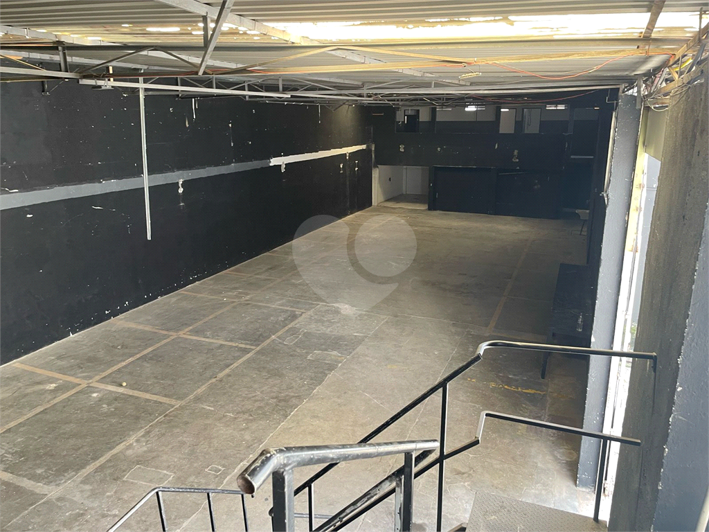 Galpão comercial V. Guilherme (1.805 m² área útil e 22,6 metros testada por 100 metros fundo.