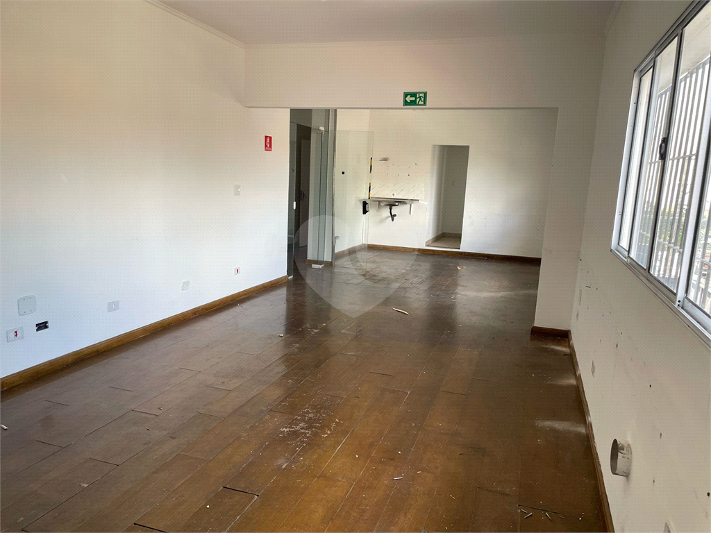 Galpão comercial V. Guilherme (1.805 m² área útil e 22,6 metros testada por 100 metros fundo.