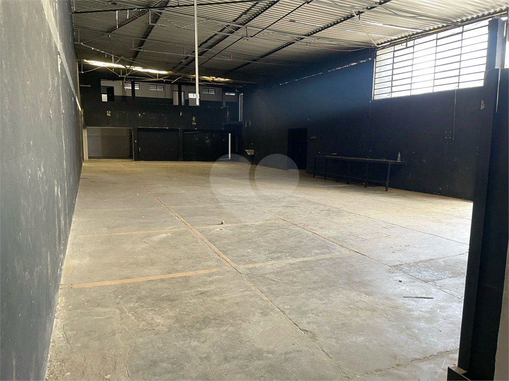 Galpão comercial V. Guilherme (1.805 m² área útil e 22,6 metros testada por 100 metros fundo.