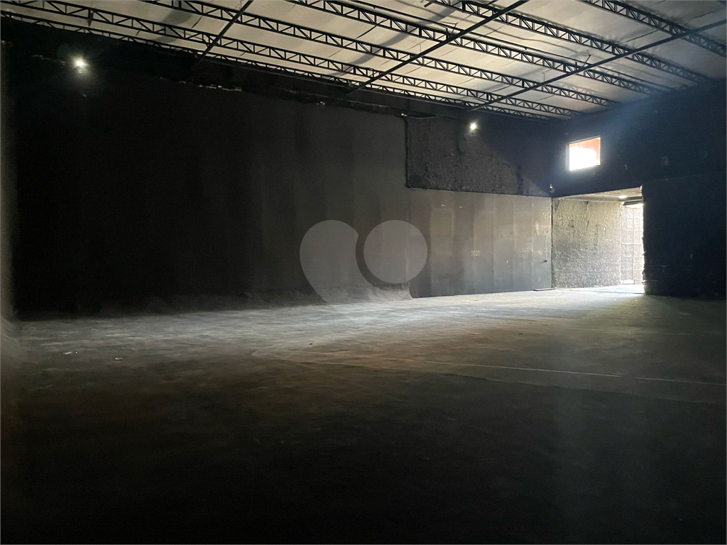 Galpão comercial V. Guilherme (1.805 m² área útil e 22,6 metros testada por 100 metros fundo.