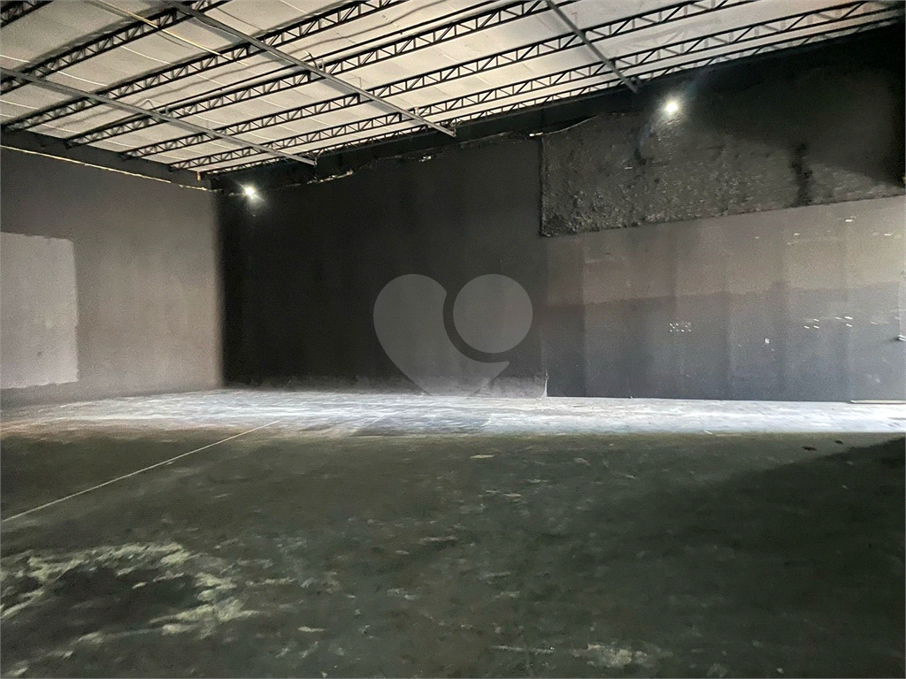 Galpão comercial V. Guilherme (1.805 m² área útil e 22,6 metros testada por 100 metros fundo.