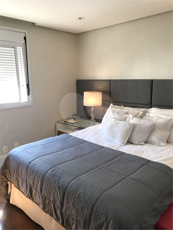 APARTAMENTO em MOEMA