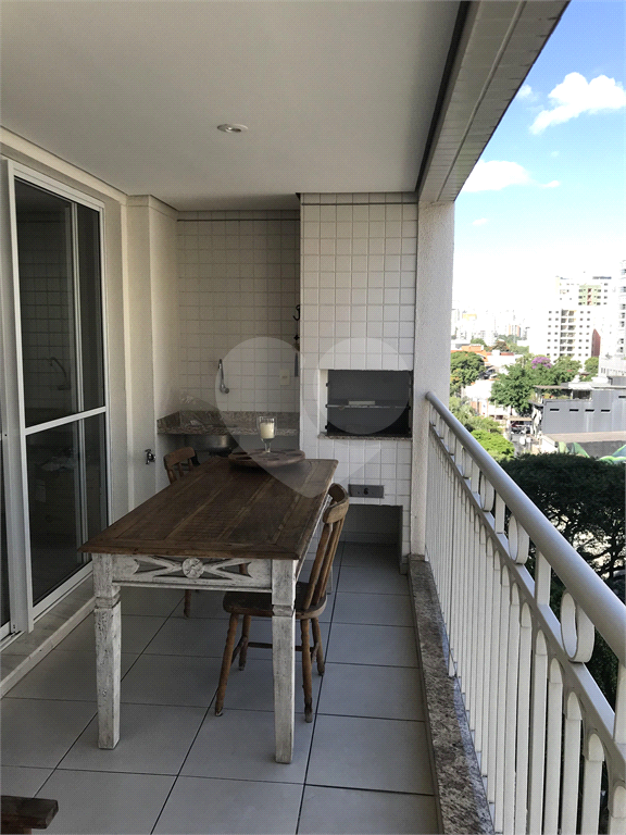 APARTAMENTO em MOEMA