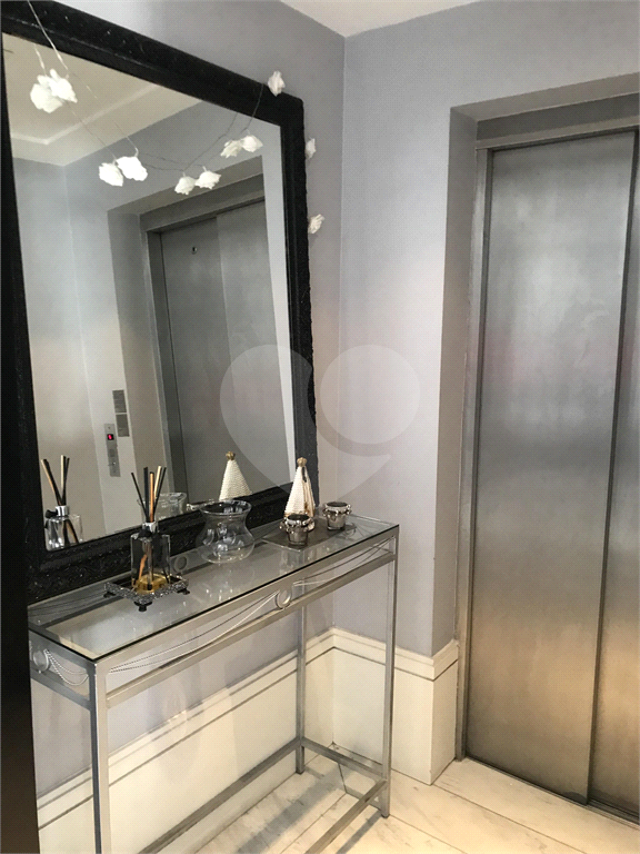 APARTAMENTO em MOEMA