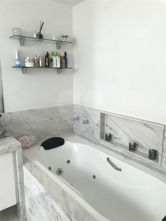 APARTAMENTO em MOEMA