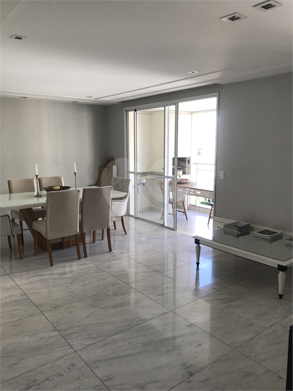APARTAMENTO em MOEMA