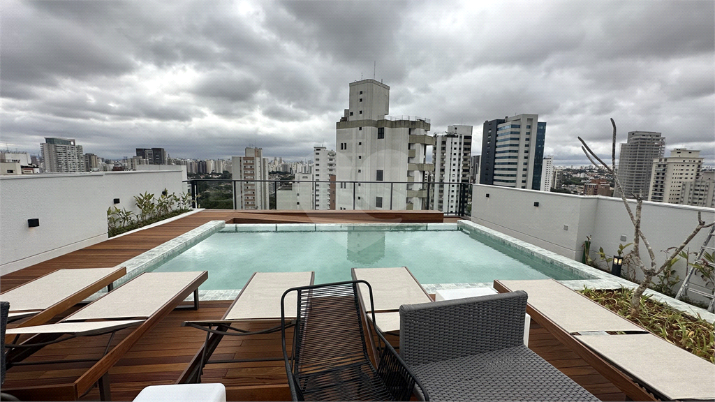 APARTAMENTO em CAMPO BELO