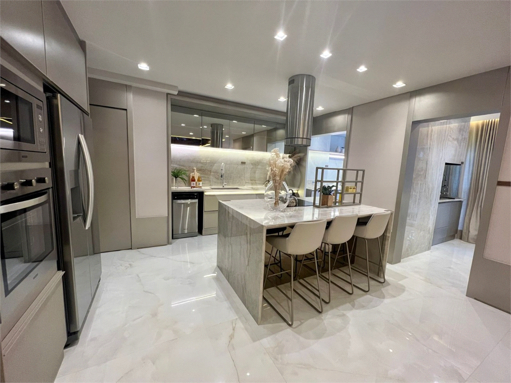  Apartamento de 166m² com 4 Dormitórios, sendo 3 Suítes, no Galleria Residence!