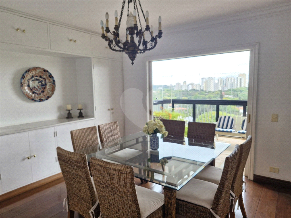Apartamento com 300m² no Alto de Pinheiros