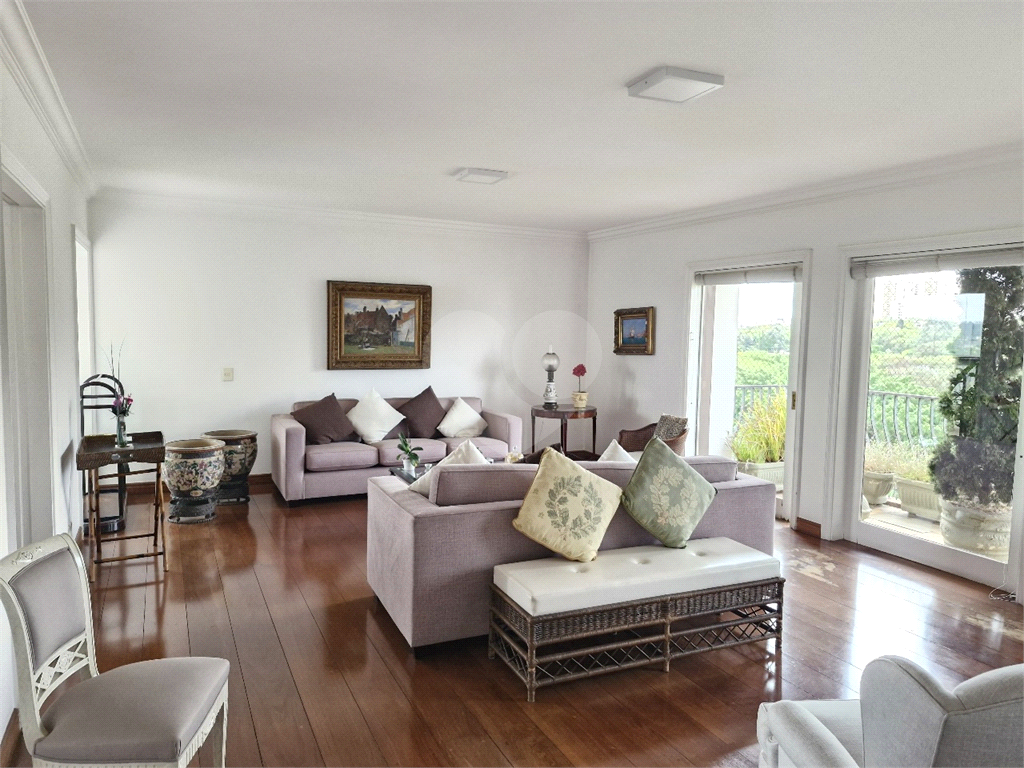 Apartamento com 300m² no Alto de Pinheiros